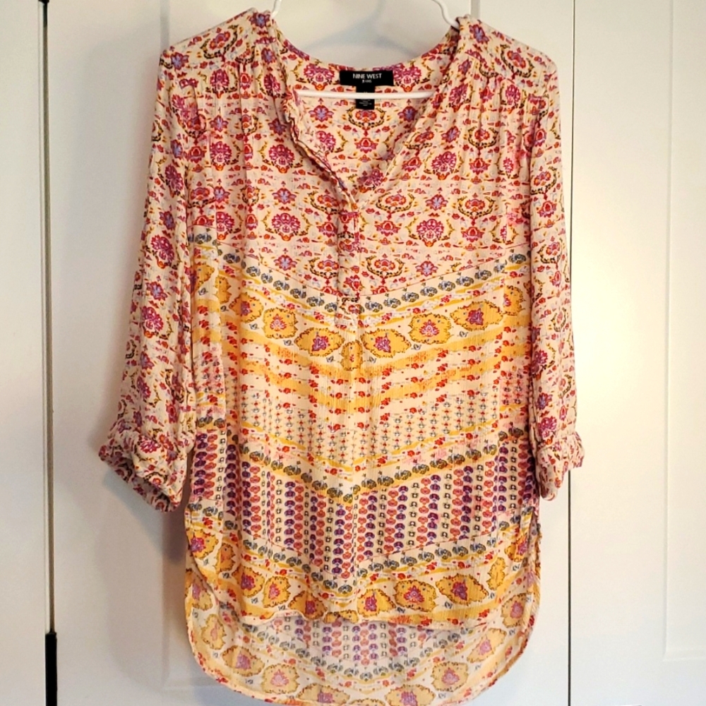 Nine West Jeans 100% Viscose sz Medium floral blouse with 3/4 sleeves.